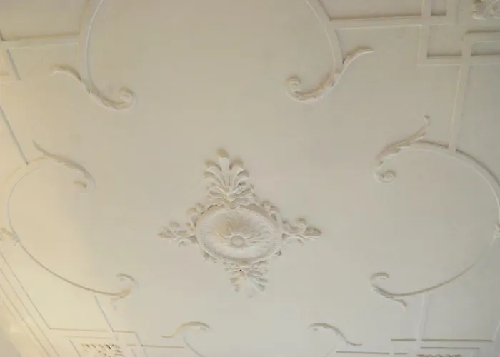 アパート House On The Hill